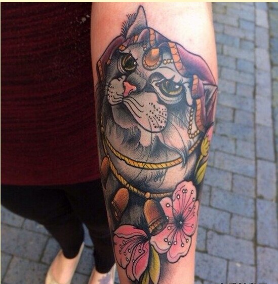 女性手臂时尚漂亮猫咪纹身图案图片