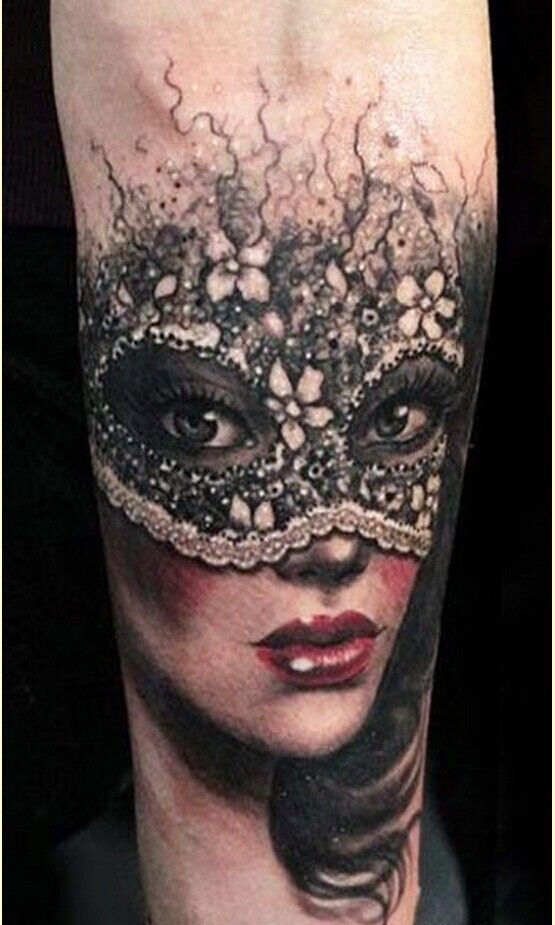 一款个性手臂面具女郎纹身图案推荐图片