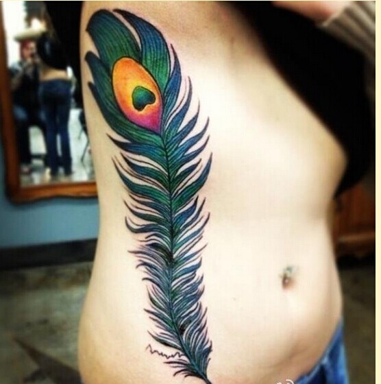 个性时尚侧腰羽毛纹身图案欣赏图片