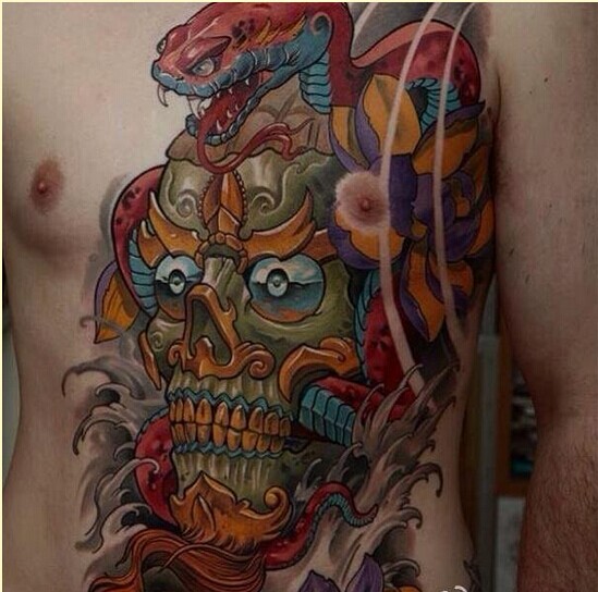 个性胸部传统嘎巴拉纹身图案欣赏图片