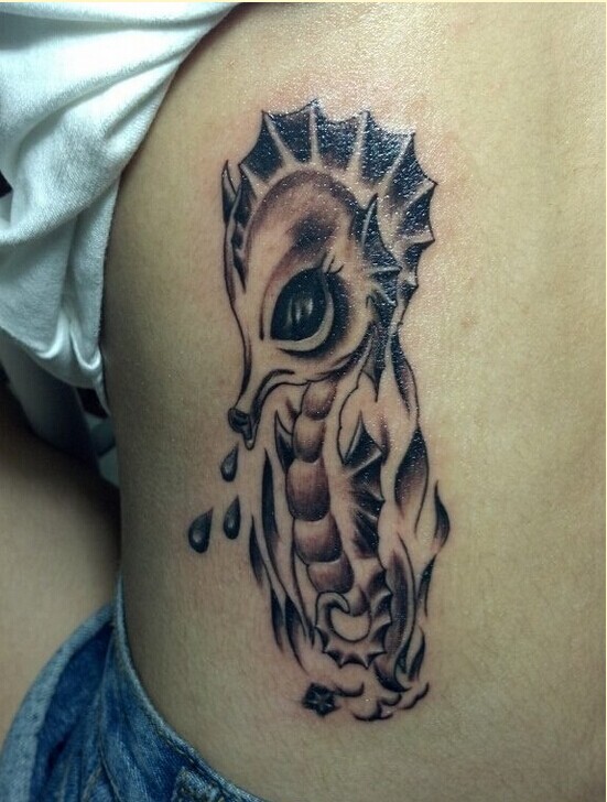 个性侧腰时尚海马纹身图案图片