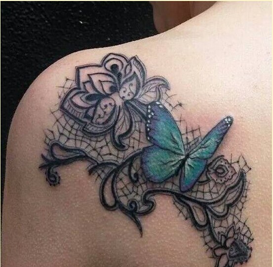 时尚女性肩部漂亮蝴蝶玫瑰纹身图案欣图片