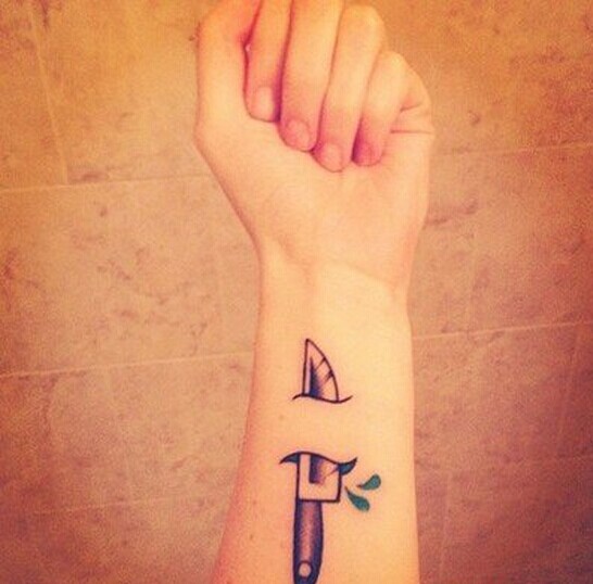 时尚女性手腕刀纹身图案欣赏图片