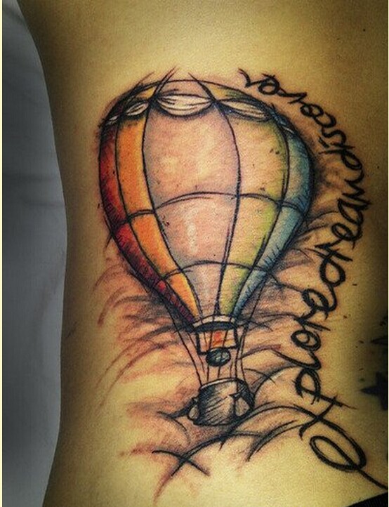 时尚女性腰部彩色热气球纹身图案图片
