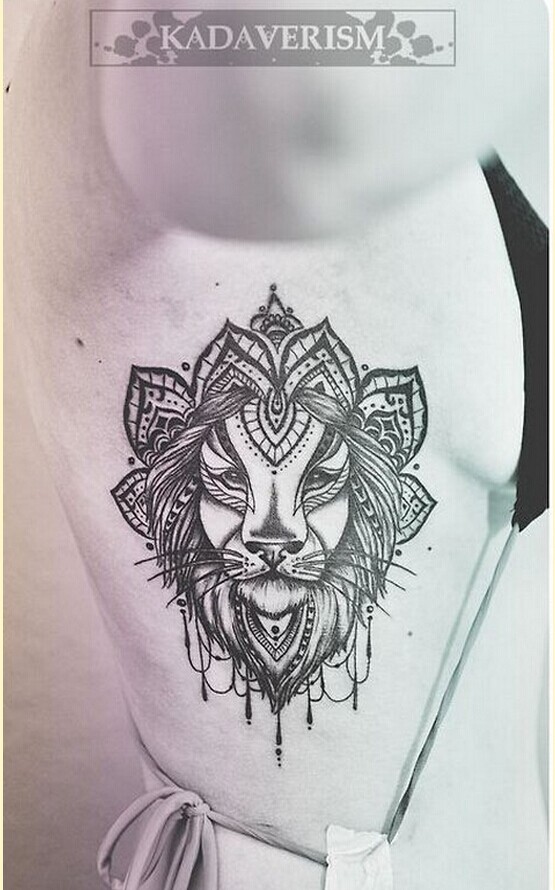 时尚内侧女性侧腰狮子纹身图案图片