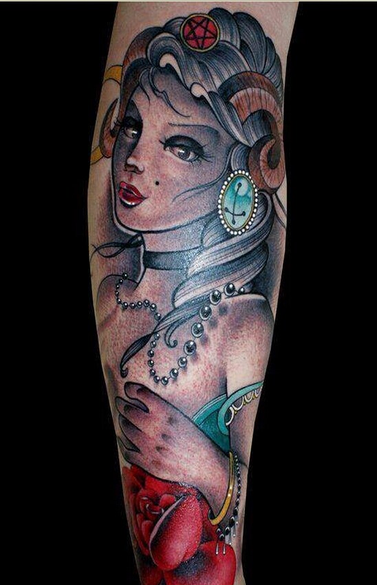 时尚手臂个性女郎纹身图案推荐图片