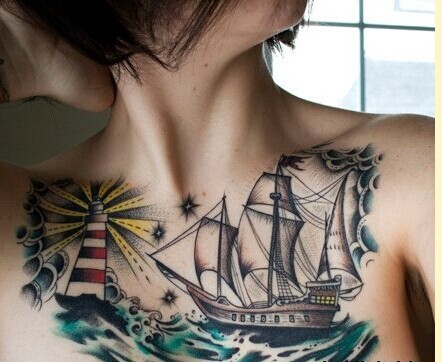 时尚美女胸口帆船纹身图案图片