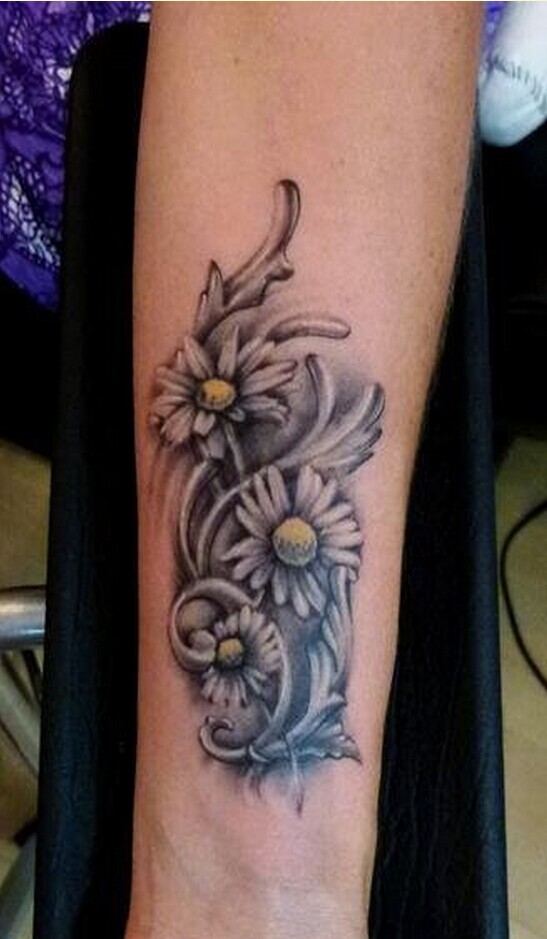女性手腕漂亮黑灰雏菊纹身图片图片