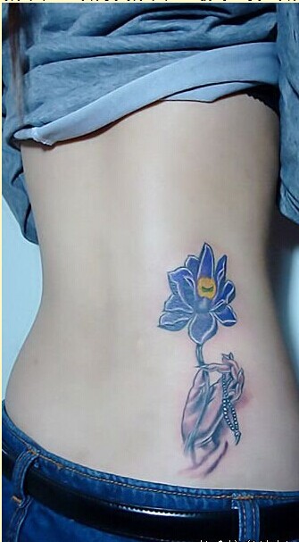 时尚女性侧腰漂亮佛手莲花纹身图案图片