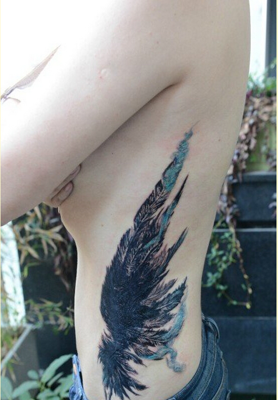 性感女性侧腰时尚翅膀纹身图片图片