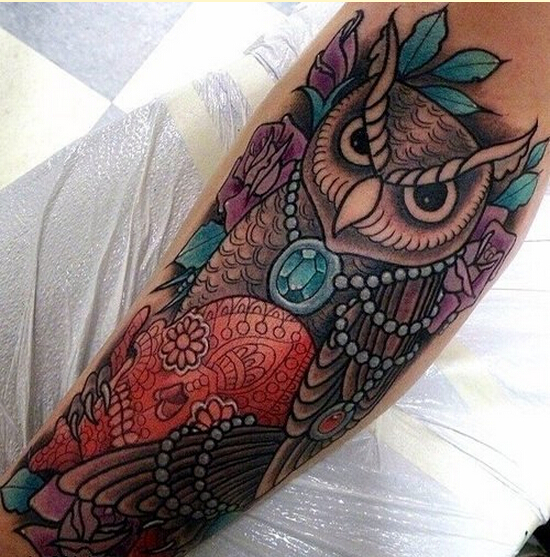 时尚手臂个性彩色猫头鹰纹身图案图片