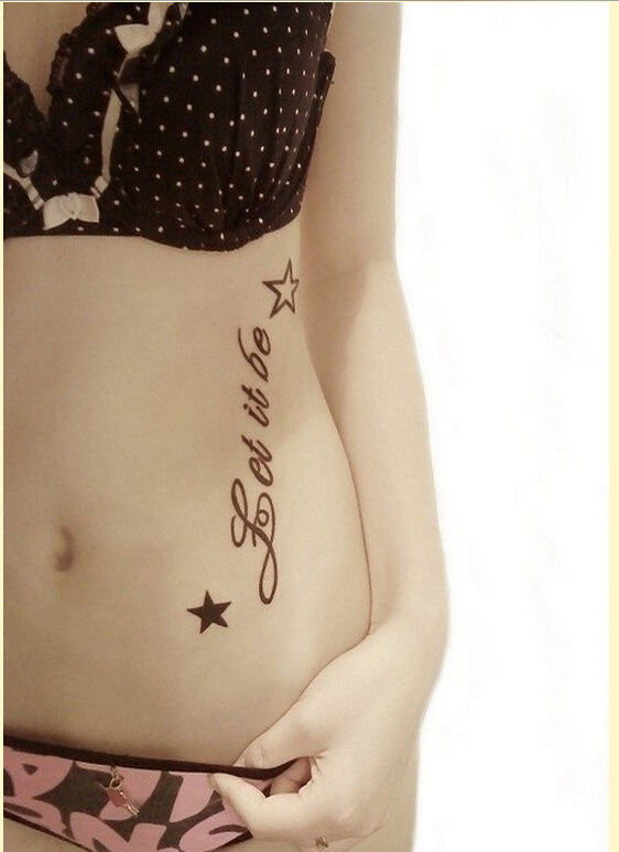 性感女性腹部英文字母五角星纹身图案图片