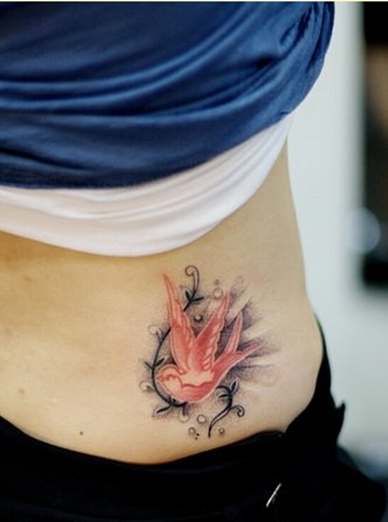 个性时尚腰部漂亮燕子纹身图案图片