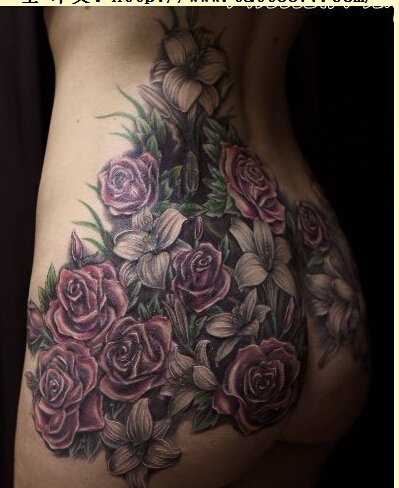 个性时尚臀部彩色玫瑰花卉纹身图案图片