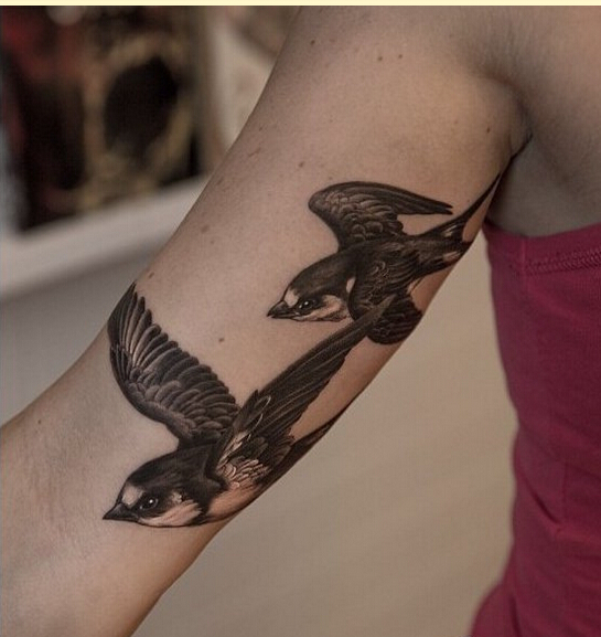 时尚女性手臂个性双飞燕纹身图案图片