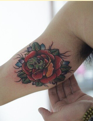 时尚男人手臂好看的玫瑰花纹身图案图片