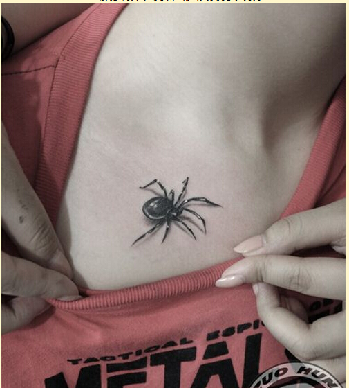 时尚女孩子胸部好看的蜘蛛纹身图案图片