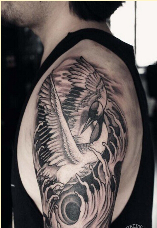 个性男生手臂时尚好看的仙鹤纹身图案图片