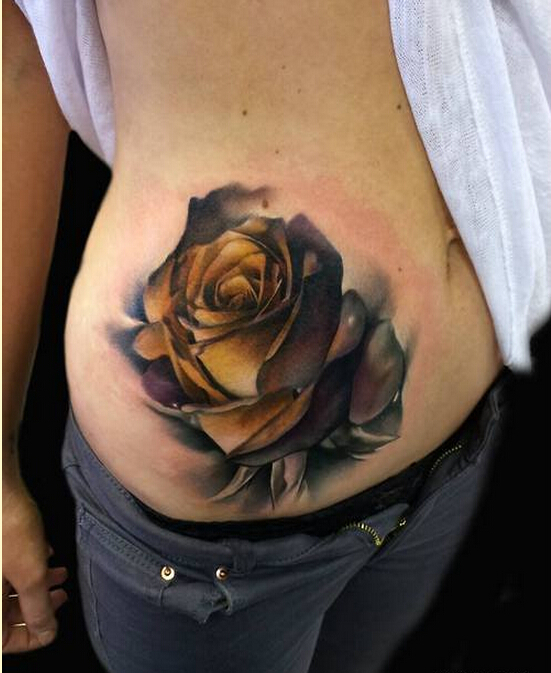 女性腰部漂亮好看的玫瑰花纹身图案图片