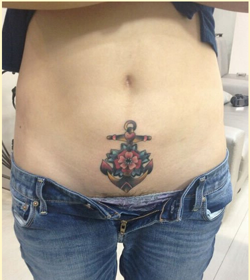 性感时尚美女腹部漂亮的船锚纹身图案图片