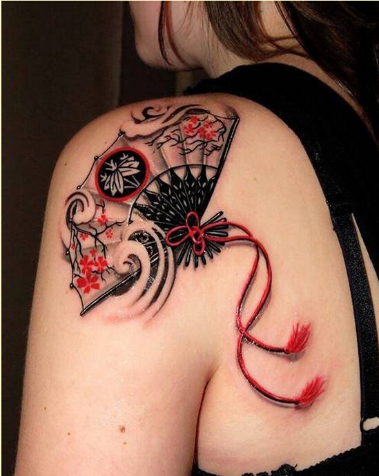 时尚女性肩部好看的扇子纹身图案图片