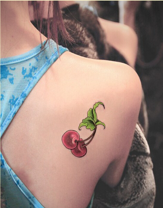 经典时尚女性肩背漂亮樱桃纹身图案图片