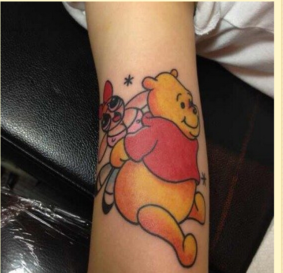 漂亮手臂好看的卡通彩色熊纹身图案图片