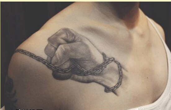 时尚胸口个性好看的手纹身图案图片