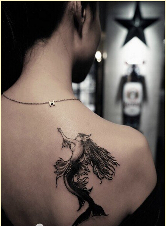 个性女性肩部时尚漂亮的美人鱼纹身图图片