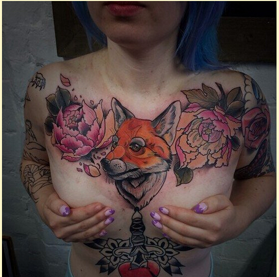 女性胸口个性好看的狐狸牡丹纹身图案图片