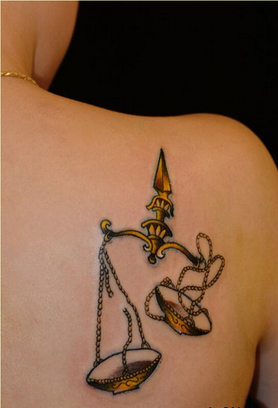 漂亮肩部好看的天平座文身图案图片