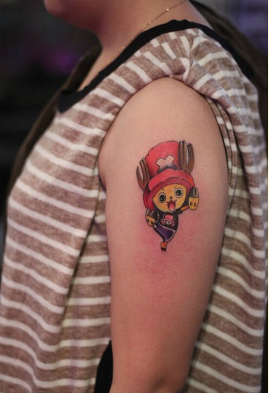 个性手臂时尚好看的彩色卡通乔巴纹身图片