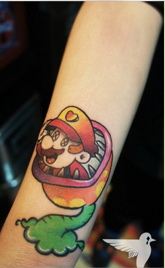 个性手臂时尚彩色彩色玛丽奥叔叔纹身图片
