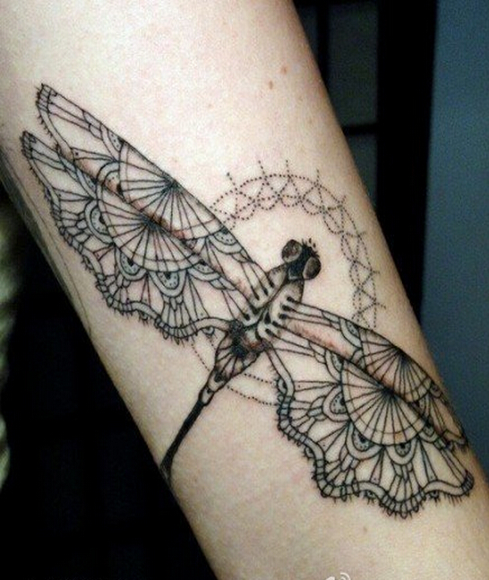 个性手臂时尚好看的蜻蜓纹身图案图片