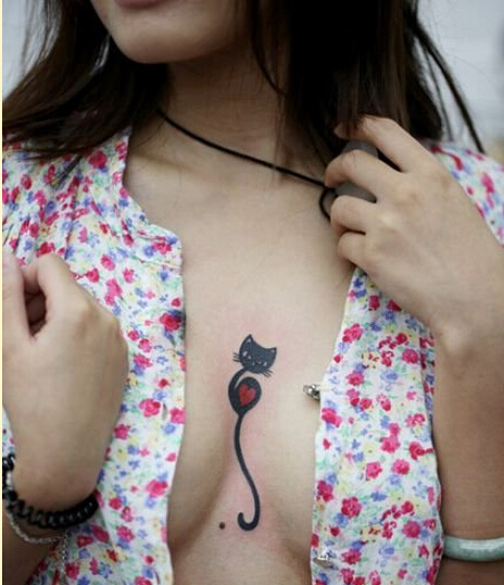 时尚女性胸部流行的图腾猫咪纹身图案图片