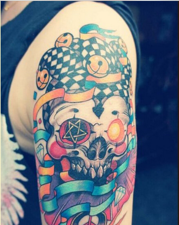 个性手臂时尚好看的彩色小丑纹身图案图片