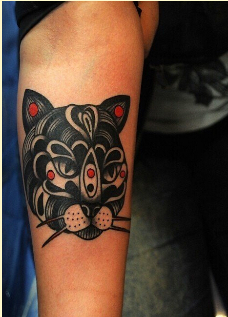 个性时尚手臂好看的黑猫纹身图案图片