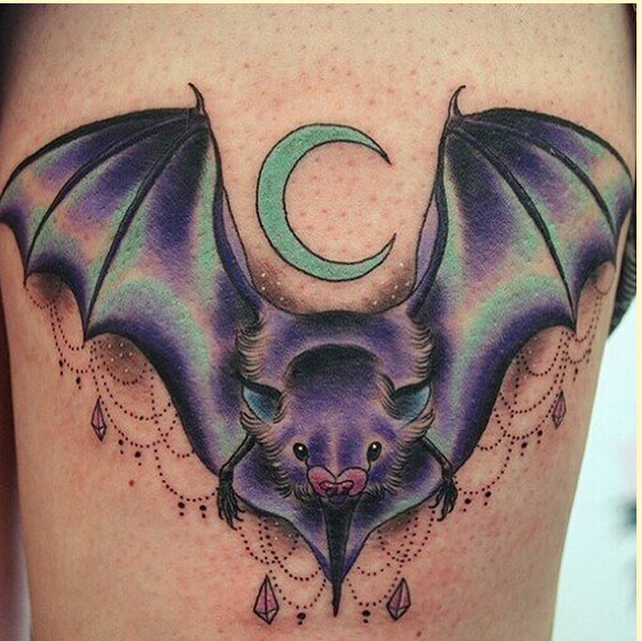 个性手臂时尚漂亮的彩色蝙蝠纹身图案图片