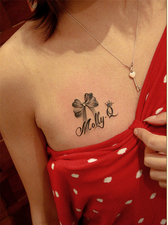 女性胸部精美时尚好看的蝴蝶结字母纹图片