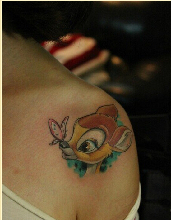 女性肩部时尚好看的彩色鹿纹身图案图片