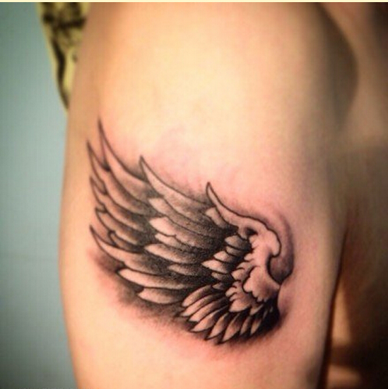 个性时尚手臂好看的翅膀纹身图片图片