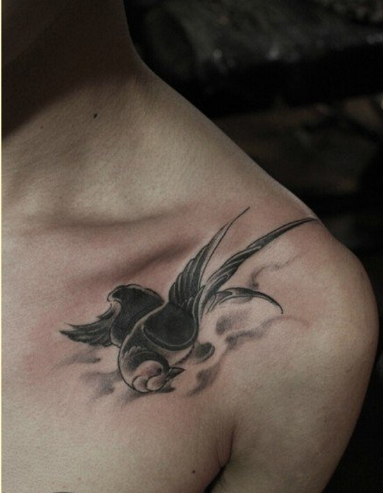 女性肩部时尚好看的燕子纹身图案图片