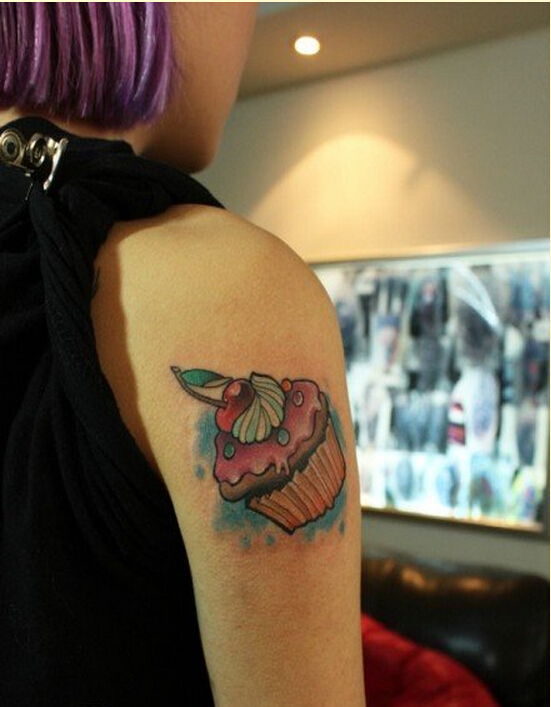 女性手臂精美好看的蛋糕纹身图案图片