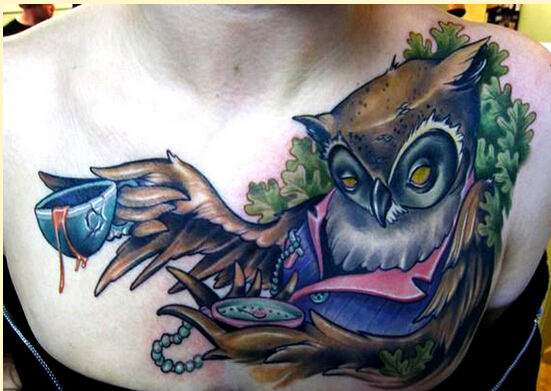 胸口上时尚好看的猫头鹰纹身图案图片
