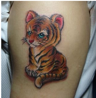 时尚手臂彩色可爱好看的小老虎纹身图图片