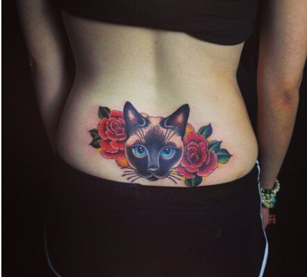 女生腰部经典时尚好看的猫咪纹身图案图片