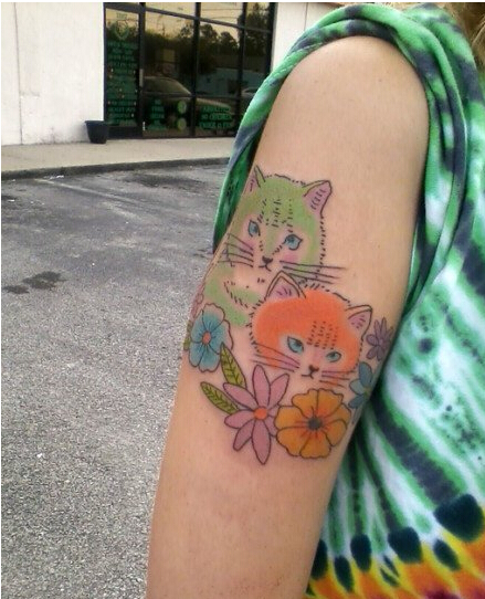 女生手臂可爱好看的呆呆猫咪纹身图案图片