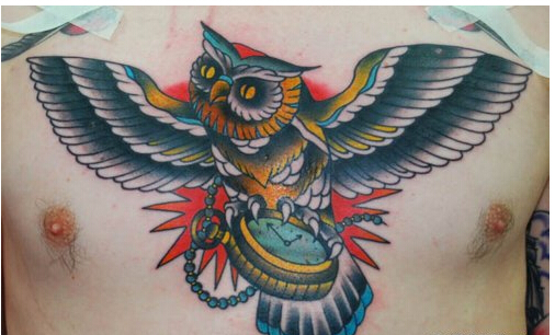 男人前胸帅气好看的猫头鹰纹身图案 图片