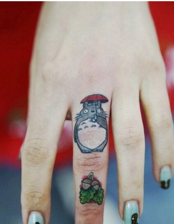 漂亮手指好看的卡通龙猫纹身图案图片