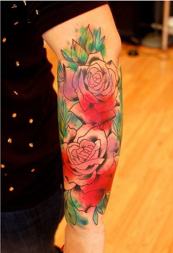 时尚手臂好看的彩色泼墨玫瑰花纹身图图片